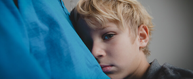 ¿Qué debe hacer si ha sido arrestado por asalto-violencia familiar?