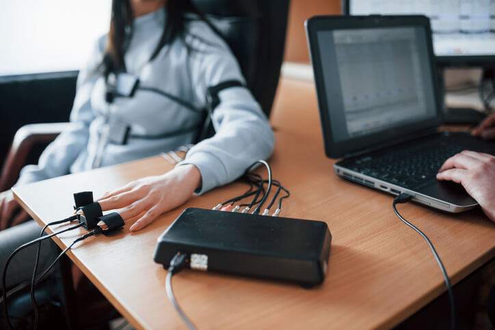 ¿Debería realizar una prueba de detector de mentiras si está bajo investigación en el área metropolitana de Houston?