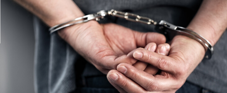 ¿Qué sucede si lo detienen con drogas en Houston?