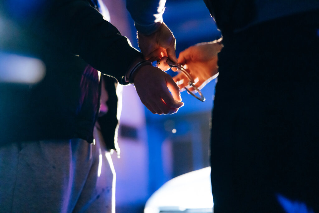 ¿Detenido Por Prostitución en un Club de Striptease? Conozca Sus Derechos.